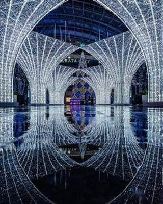 のインスタグラム：「The stunning white lights at Fukuoka Christmas Market will take your breath away. #WorldlyNovember  白く輝く #福岡クリスマスマーケット のイルミネーションに魅了されます🌃 . . Photo by @keitoandkagari Post your memories with #FlyJAL  #JapanAirlines #japan #fukuoka #japan_night_view」