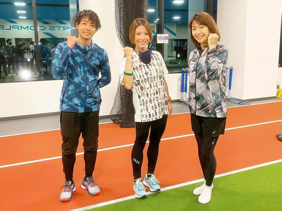 黒澤まさ美さんのインスタグラム写真 - (黒澤まさ美Instagram)「. #newspicks ×#asics Running Club 1ヶ月間イベントに帯同させていただいておりました🏃🏻‍♀️🏃🏻 酒井監督の講義の元、いつも的確なアドバイスをしてくださった#宇賀地強 さんと、最終回にお越しくださった#高橋尚子 さん📷 第一線で活躍されているお二人のお話やアドバイスは指導側として参加させていただいたにも関わらず、とってもとっても勉強になりました。ありがとうございました🙇🏻‍♀️ . #うがっちゃんとQちゃんと . #asicsrunning  #running #runninglife  #runninggirl  #marathon #toyosu #Qちゃん  #ランニング  #ランニング女子  #ランニングアドバイザー  #アシックス #アシックスランニング  #ハシリマスタグラム  #すごく楽しい42キロでした」11月30日 17時25分 - masami_kurosawa