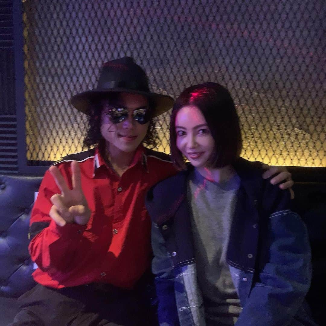 松下萌子さんのインスタグラム写真 - (松下萌子Instagram)「Still alive #michaeljackson .. !?!? @m.jackton !!!! Powwwww💕💕 Jacktonは、日本でtiktokフォロワー3位と言うカリスマ🤴✨」11月30日 17時26分 - moecochalkart