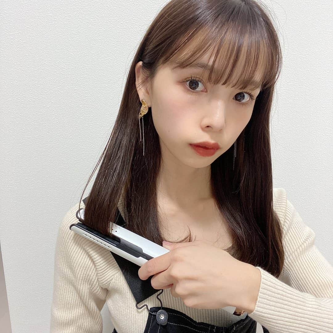 クレイツイオンさんのインスタグラム写真 - (クレイツイオンInstagram)「.⁣ 風の力でサロン級ヘアセットの仕上がりに✨⁣ ⁣ 【エアスリークカールアイロン】は、⁣ エアホールから風が出る送風機能付きヘアアイロンです。⁣ ⁣ 風の効果は温まった髪を冷まし、⁣ 髪のダメージを軽減してツヤと潤いをキープします💎⁣ ⁣ 低温で綺麗なカールが作れるので⁣ ダメージが気になる方へもオススメです♪⁣ ⁣ photo @__iwgy73⁣ ⁣ ・‥…━…‥・‥…━…‥・‥…⁣ ❤︎クレイツ@女子スタッフアカウント⁣ @createion_for_user⁣ ・‥…━…‥・‥…━…‥・‥…⁣ ⁣ #クレイツ #createion #クレイツイオン #withクレイツ #ヘアアレンジ #潤いヘア #美髪ケア #ツヤ髪 #サラサラヘアー #美容家電 #ワンカール #セルフヘアアレンジ #つや髪 #髪質改善 #ツヤツヤ #美髪 #カールアイロン #hairiron #hair #hairstyle #エアスリークカールアイロン #コテ #コテ巻き #ミディアムヘア #ヘアアイロン #カールアイロン #クレイツアイロン #サロン仕様 #ヘアケア #ダメージヘアケア」11月30日 17時26分 - createion