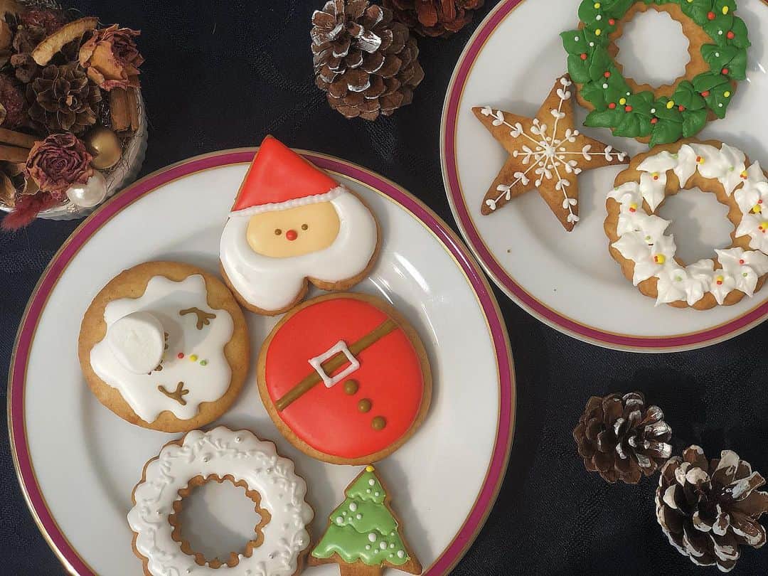 福岡キャリナリー製菓調理専門学校 さんのインスタグラム写真 - (福岡キャリナリー製菓調理専門学校 Instagram)「今年も残すところあと1ヶ月ですね🎍✨ 今週末のイベントでは、 クリスマスにちなんだレッスンを用意してます！ カフェ体験では、クリスマスアイシングクッキーを作りますよ🎅🎄 クリスマスのデコレーションをされたアイシングクッキーを作ってみませんか？🥺  ご予約は、アカウントトップのURLからどうぞ🌷」11月30日 17時47分 - fculinary