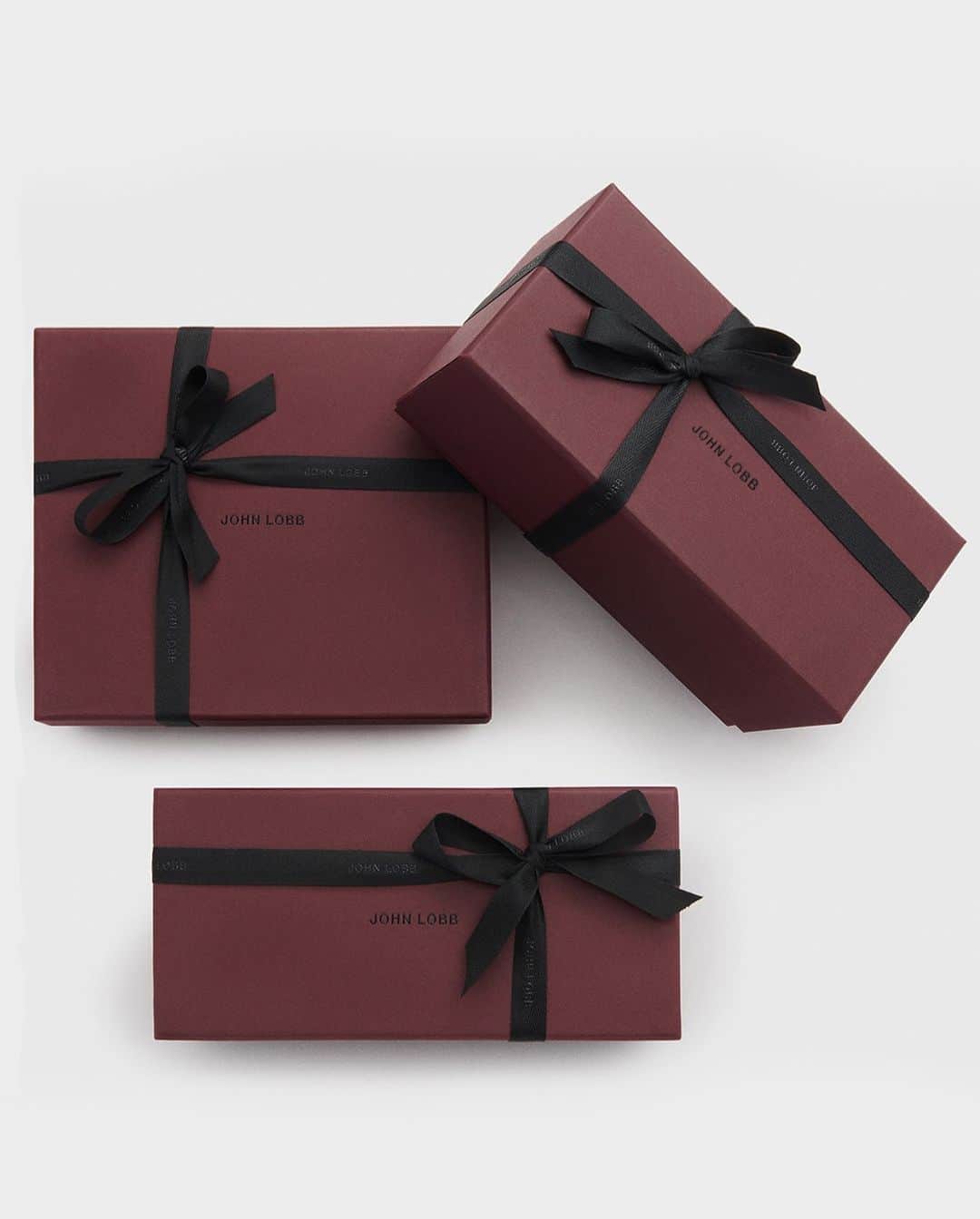 ジョンロブのインスタグラム：「We are pleased to inform that our Parisian stores have reopened. Discover a range of carefully curated gift ideas to celebrate the season. . #johnlobb」