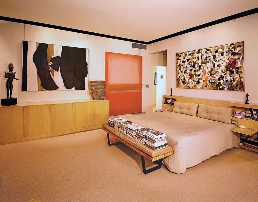 Meganさんのインスタグラム写真 - (MeganInstagram)「Upper Westside apartment of Ben Heller (with incredible art!) 1965 via 〰 @this_is_relevant  . . . . #interiordesign #homedecor #benheller #upperwestside #bedroomdecor #bedroominspo」11月30日 17時48分 - zanzan_domus