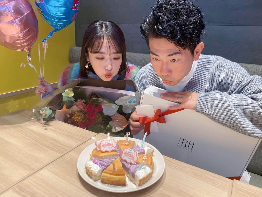 近藤千尋のインスタグラム：「今日は夫婦でJ:COMロケ😍💜 2人とも12月生まれということで ランチ後にお祝いしてもらいました😭❤️ かわいい風船まで…🎈 ありがとうございます🥺✨ 最高のお仕事でした🤤💓笑」