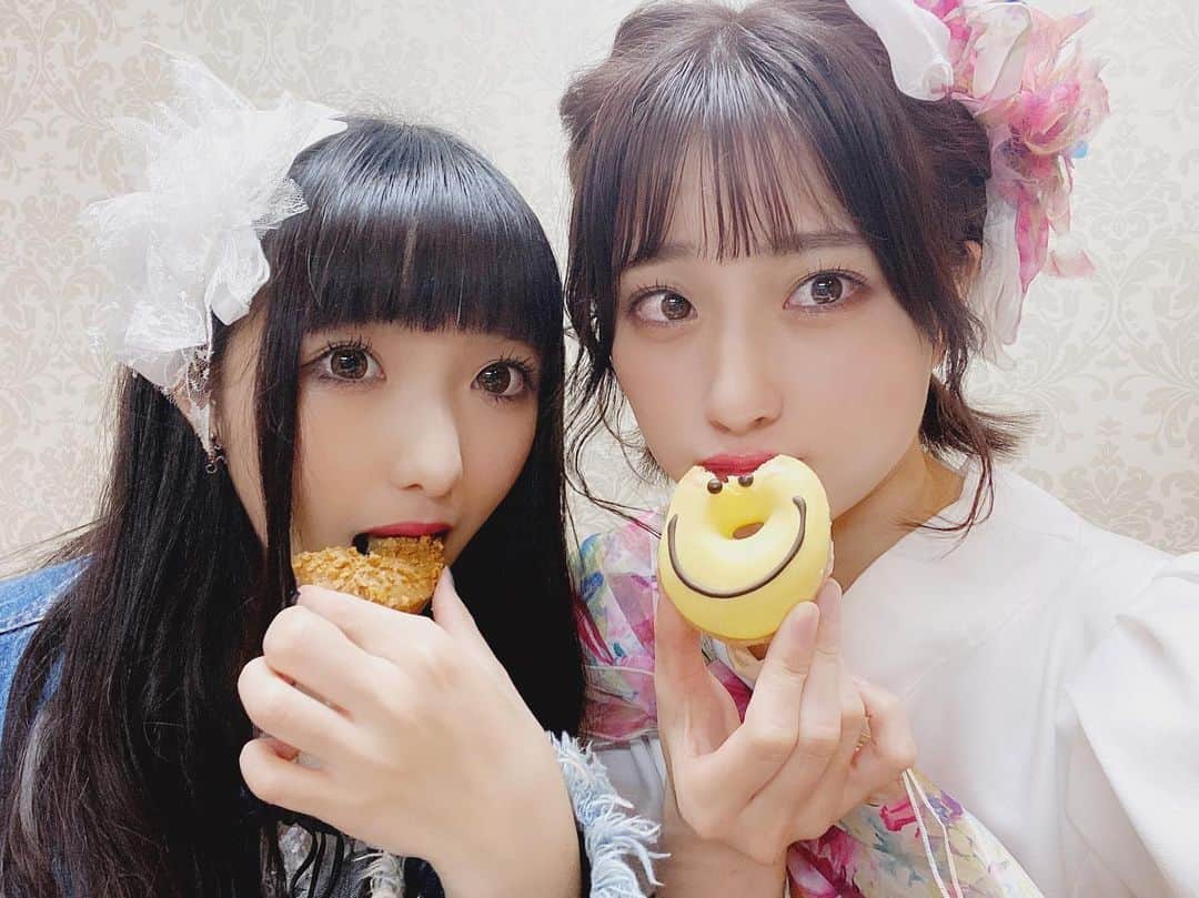 泉あいりさんのインスタグラム写真 - (泉あいりInstagram)「﻿ ﻿ こないだ、差し入れでいただいた ドーナツさん達🍩♡♡﻿ ﻿ ﻿ #クリスピードーナツ」11月30日 17時51分 - __ochiairi__