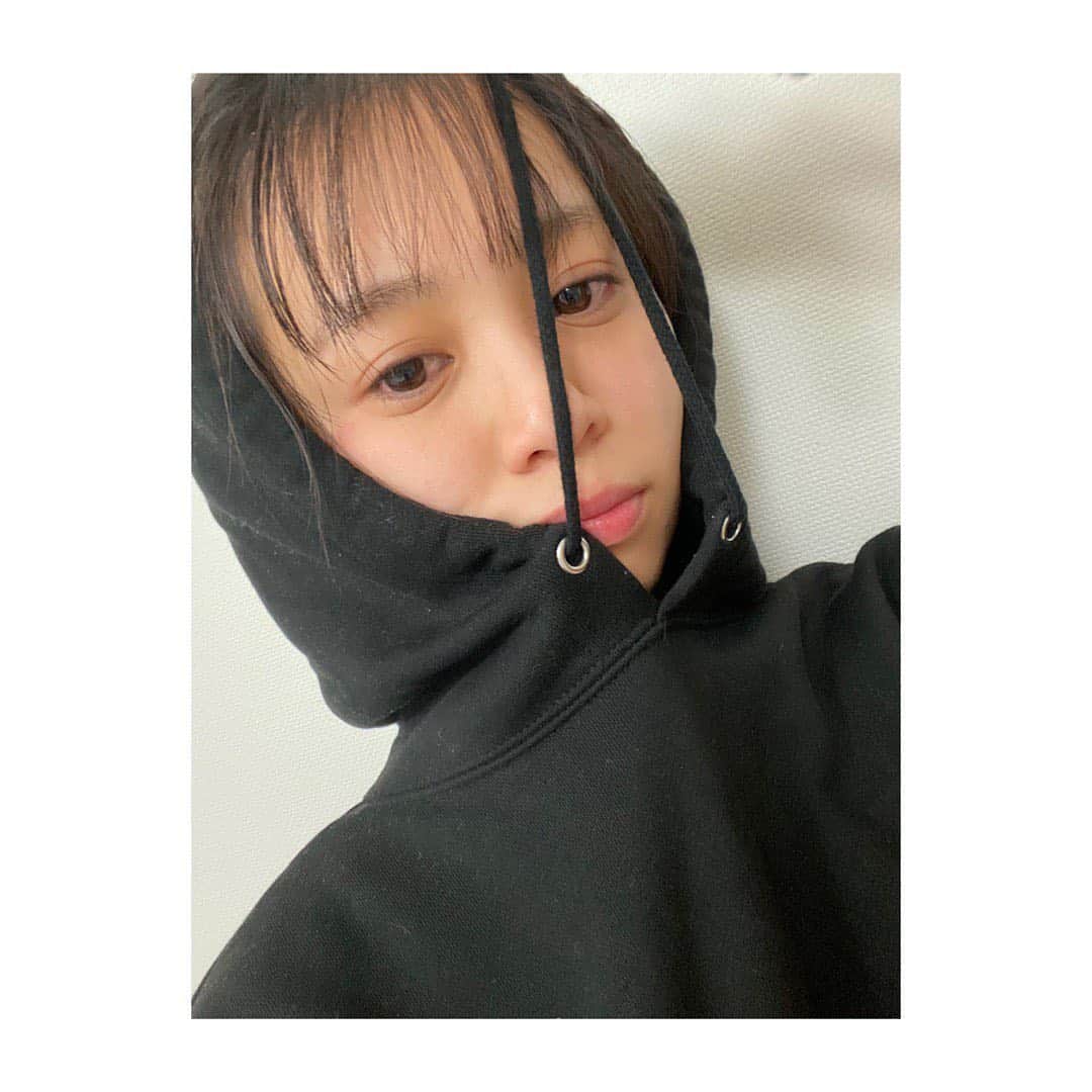 のインスタグラム：「シーチキンのりまきを楽屋のロッカーに入れ忘れてリハしてたんだけど、れいちゃんがシーチキンのりまき見つけて腐らないように暖房の温度下げておいてくれた #やさしい子」