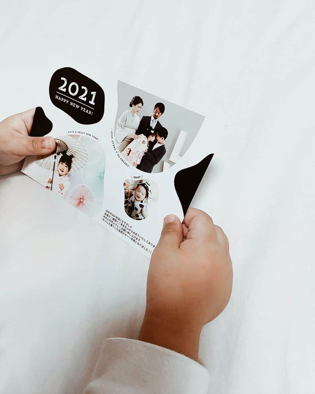 孫きょうのインスタグラム：「𝗻𝗲𝘅𝘁 𝟮𝟬𝟮𝟭🐄  もう年賀状の準備の季節に…！ 1年が早すぎる😂  今年はコロナで思うように会えない方も沢山いたので、年賀状でご挨拶はやっぱり素敵な文化だなぁと思いながら送る方々の顔を思い浮かべてます🗻✨  @sumaho_nenga の無料サンプルで作ってみたよ🎍 印刷の質も良くて満足💯今年はこれでいきます！👌🏼  そして、来年はれおが12歳で年男！！👦🏻 6ヶ月の時に着た牛さんの写真を入れてみたの🐮❤️ 2枚目のメッセージにも注目してほしいww (モ〜〜年男)  10%OFFクーポンを頂いたので ぜひ活用してみてください✌🏼 【 ks310428 】  #スマホで写真年賀状 #PR」