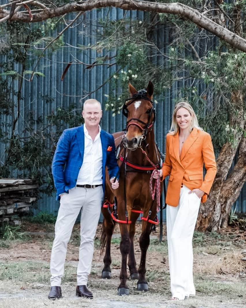 エミリー・シーボームのインスタグラム：「I can’t wait to get out of quarantine and rejoin the fun at @thecreekalbion 🐴.  #thecreekalbion #harnessracing #albion #quarantine #brisbane #fashion #horse」