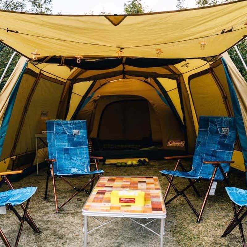キャンプ情報サイト［ランタン］さんのインスタグラム写真 - (キャンプ情報サイト［ランタン］Instagram)「CAMP SMILE STYLE ／ コールマンのインディゴレーベルが 家族のアウトドアライフを鮮やかに ＼ いろんなキャンパーのキャンプスタイルを現地取材と一般キャンパーからの投稿で数多く掲載してます。 . . 詳しくは @lantern.camp webサイトをご覧ください . . #camp #camping #outdoor #travel #trip #lantern_smile #nature #キャンプ #キャンプ用品 #アウトドア #テント #自然 #旅行 #キャンプ初心者 #キャンプ好きな人と繋がりたい #キャンプスタイル #LANTERN #キャンプギア #こだわりキャンプギア #コールマン #coleman #コールマン_インディゴレーベル #コールマン_テント #コールマン_クーラーボックス #コールマン_チェア #秋キャンプ #ファミリーキャンプ #青川峡キャンピングパーク」11月30日 17時58分 - lantern.camp