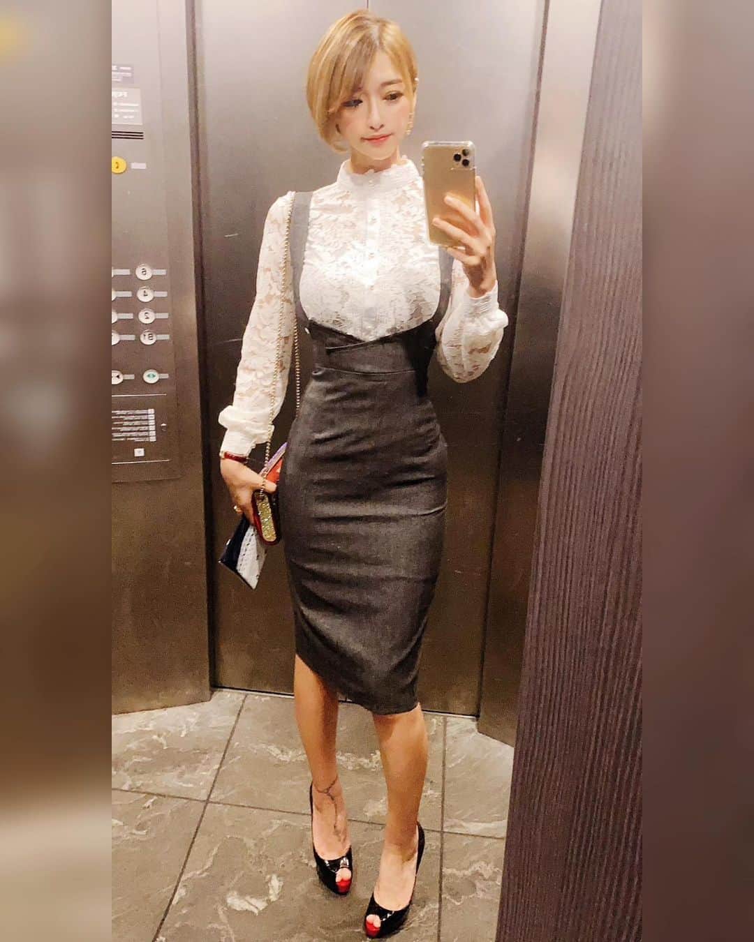 のインスタグラム：「. 先週の写真 ササッとエレベーターで撮ったやつですが ストーリーで評判が良すぎたので取り敢えずup❣️ . 露出度が少ないのにセクシー パイは隠れてるのにやっぱりパイ テクニカルだ... . このセットアップはここで購入してます⬇︎ @rurushushu_original  #ドレス #キャバドレス #セットアップ #上品 #セクシー #dress #partydress #👗」