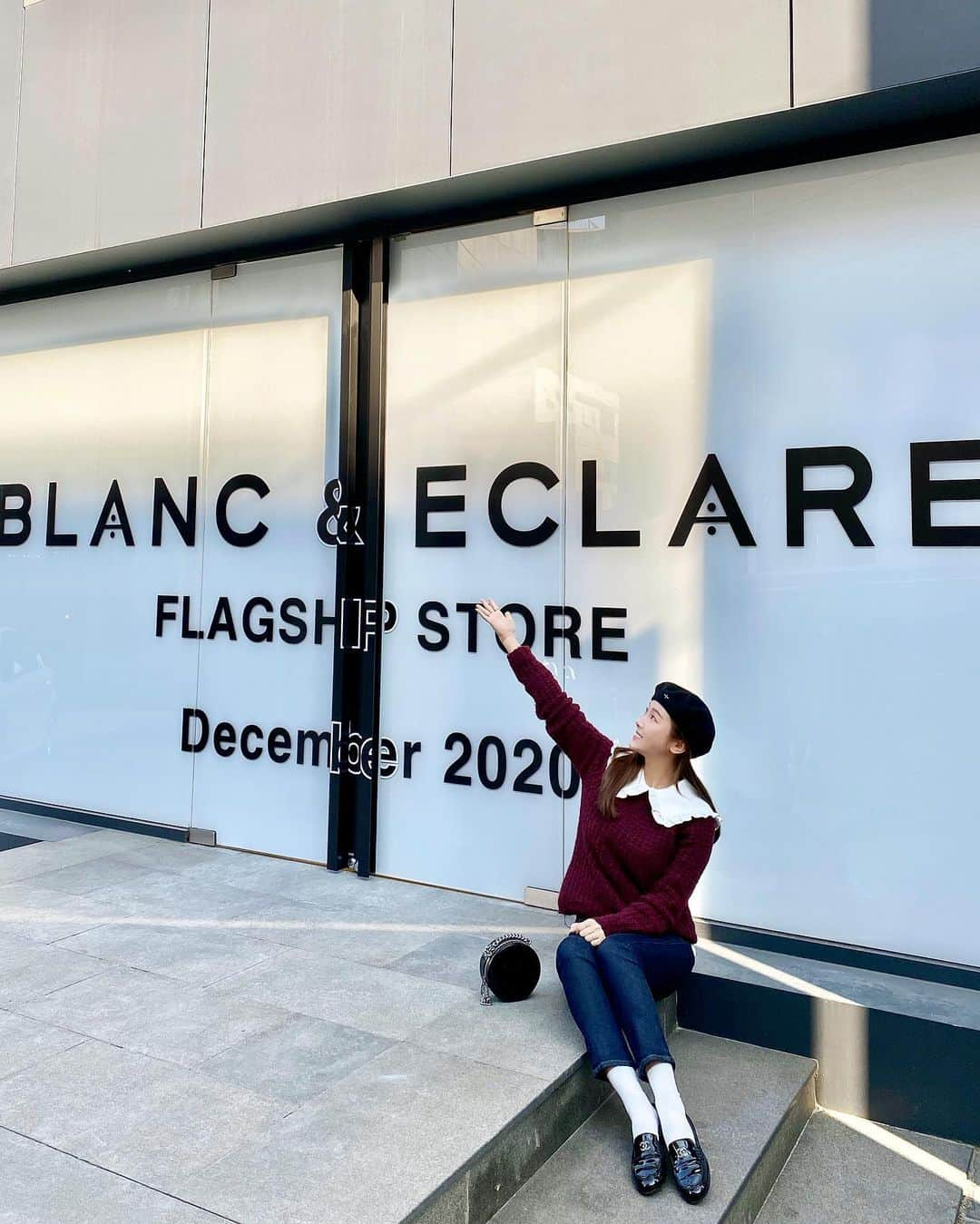 ジェシカ さんのインスタグラム写真 - (ジェシカ Instagram)「All smiles at the footsteps of the new BLANC & ECLARE flagship store in Seoul which opens mid December🖤➗ Stay tuned!! - #blancandeclare #seoulflagshipstore」11月30日 18時02分 - jessica.syj