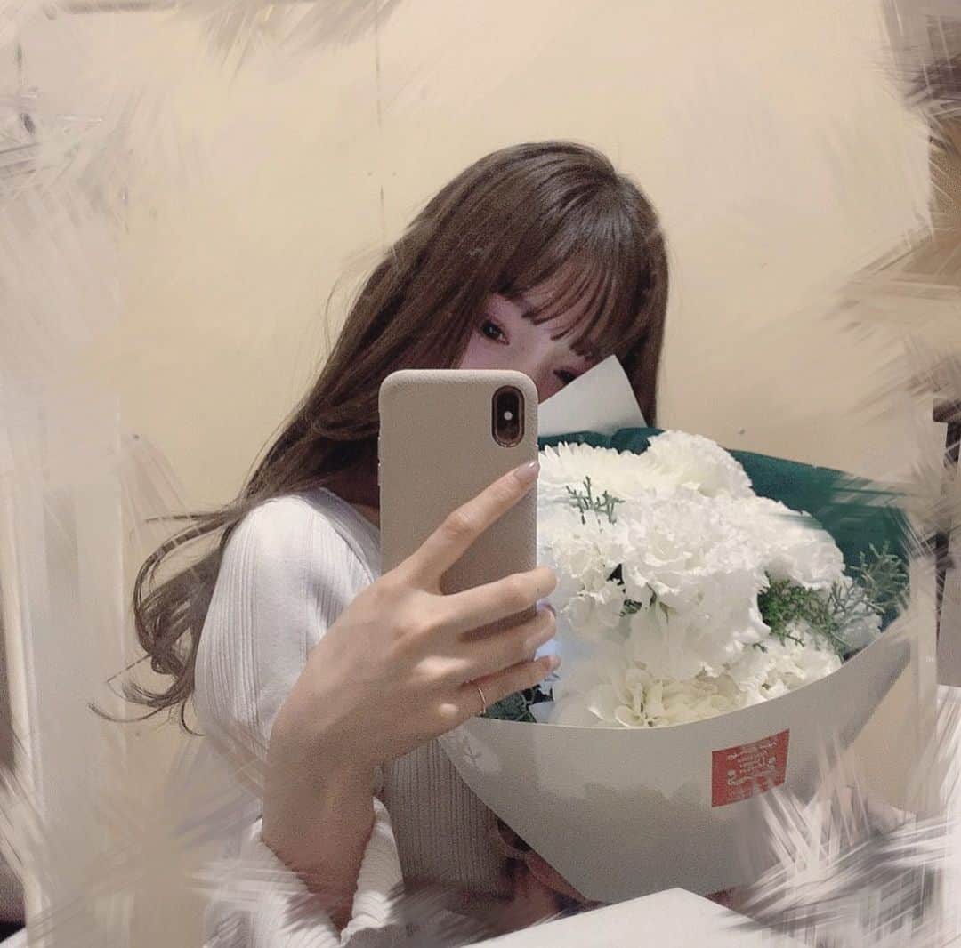 山根 栞菜のインスタグラム：「お仕事で出会えた方、お世話になった方に感謝の気持ちでいっぱいです🤍」