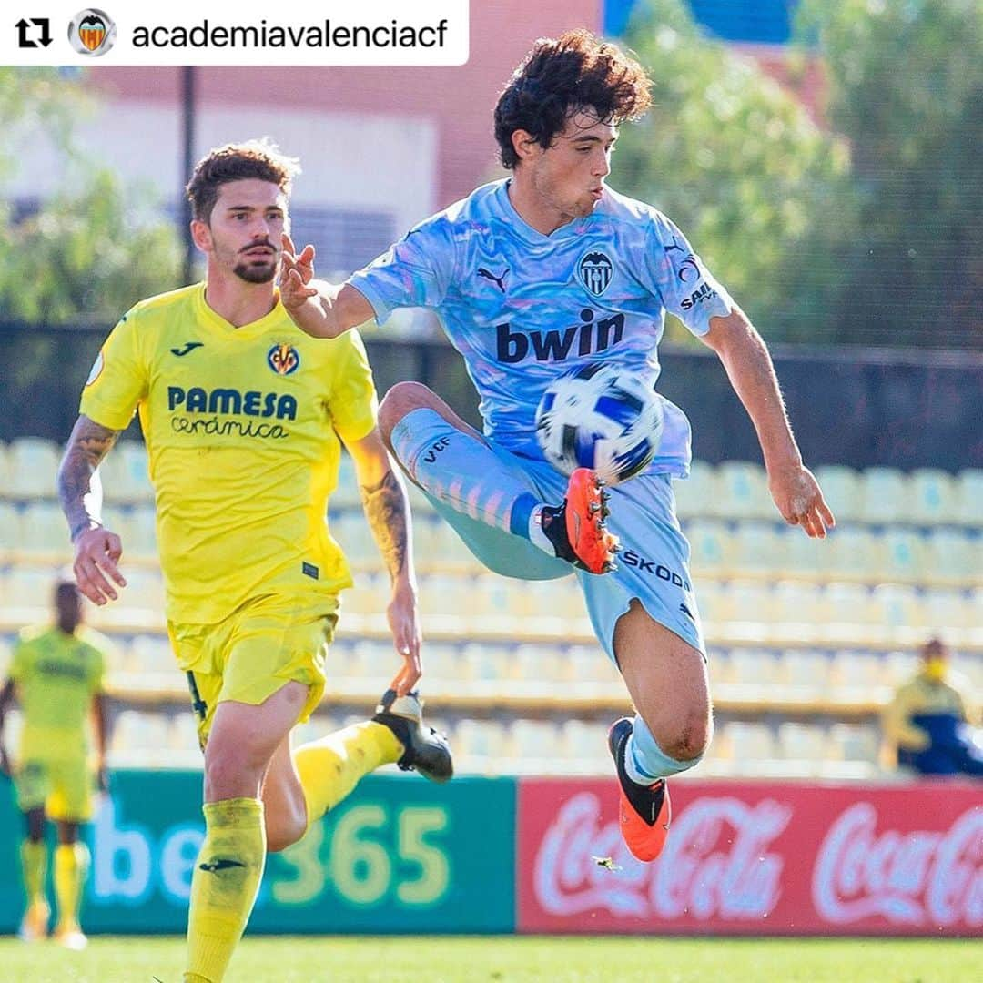 バレンシアCFさんのインスタグラム写真 - (バレンシアCFInstagram)「Together as a team 🦇  #Repost @academiavalenciacf  • • •  #AMUNTValencia 🔥 #VCFAcademy 🧡」11月30日 23時42分 - valenciacf