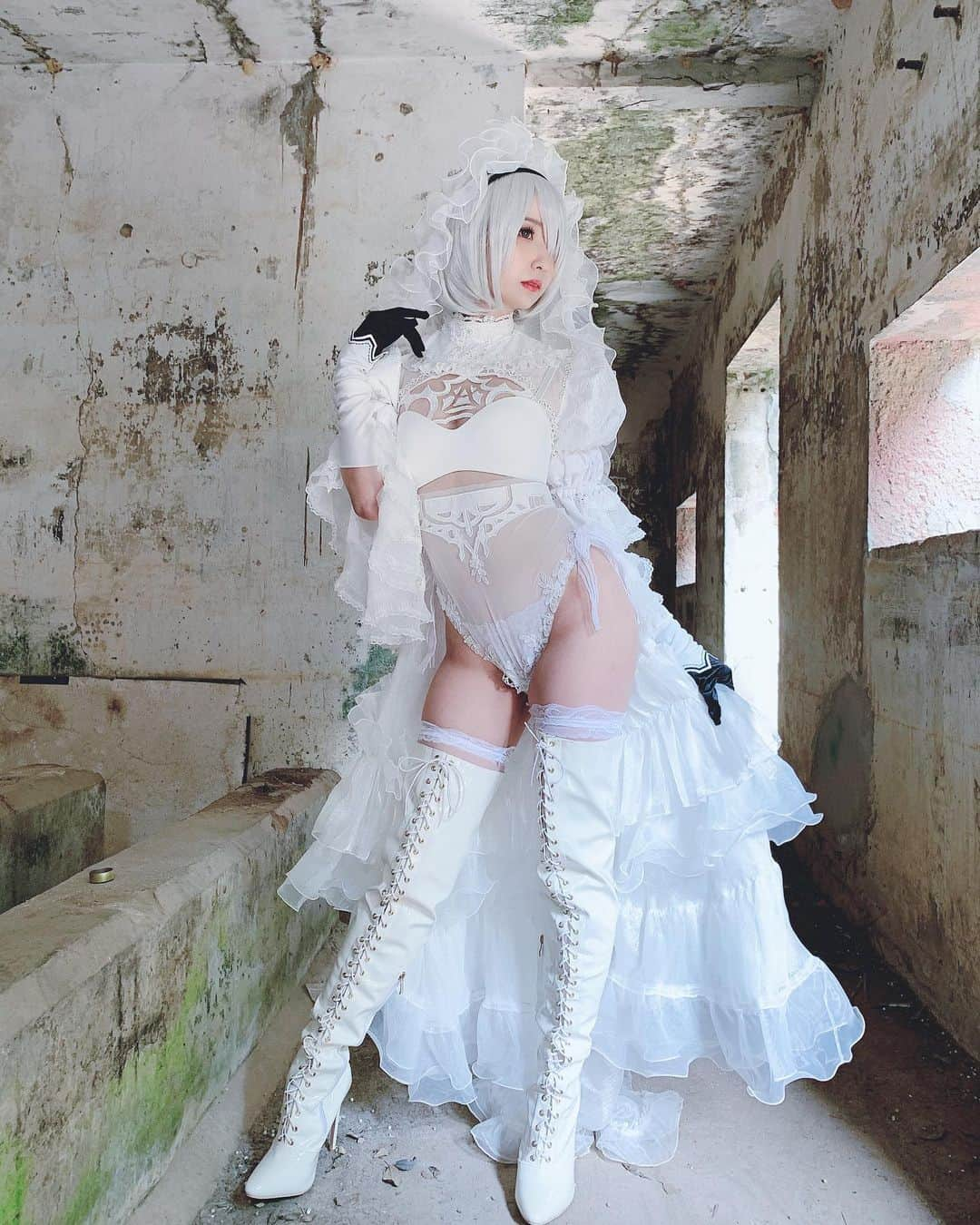 Sherryさんのインスタグラム写真 - (SherryInstagram)「- 2B in Victorian ruffle dress🤍 Designed by @sakimi.chan   #cosplay #nierautomata #2b #silverxherecosplay」11月30日 18時14分 - silverxhere