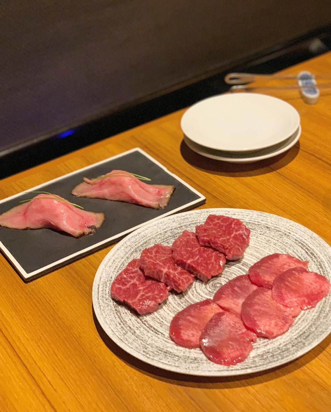 越馬千春さんのインスタグラム写真 - (越馬千春Instagram)「. family day👨‍👩‍👦❤️  我が家の外食は、だいたい焼肉になるのです🤣🥓 個室じゃないと難しくなってきましたが、、👦🏻⚡️  久しぶりのジャンボ幸せです💕 #焼肉#焼肉ジャンボ#焼肉ジャンボ白金##yakiniku #familyday#家族day#男の子ママ#1歳男の子 #週末は焼肉」11月30日 18時15分 - chiharukoshiba