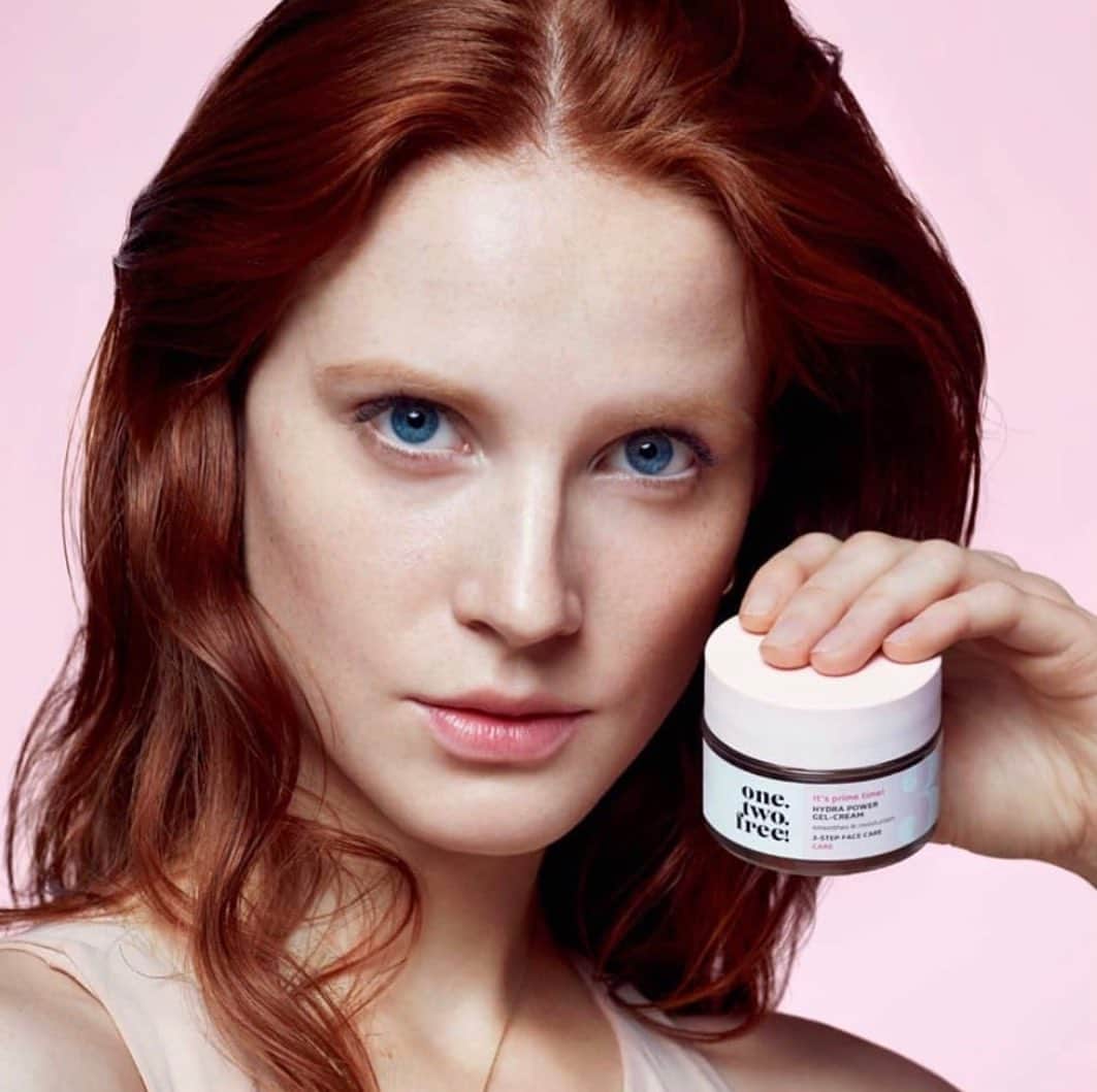 のインスタグラム：「Hydra Glow  @annikaleick 💦@one.two.free_skincare campaign for @douglas_cosmetics __________________________________  #MakeUp by Me @ninaparkbeaute for @ballsaal_artist_mgmt」