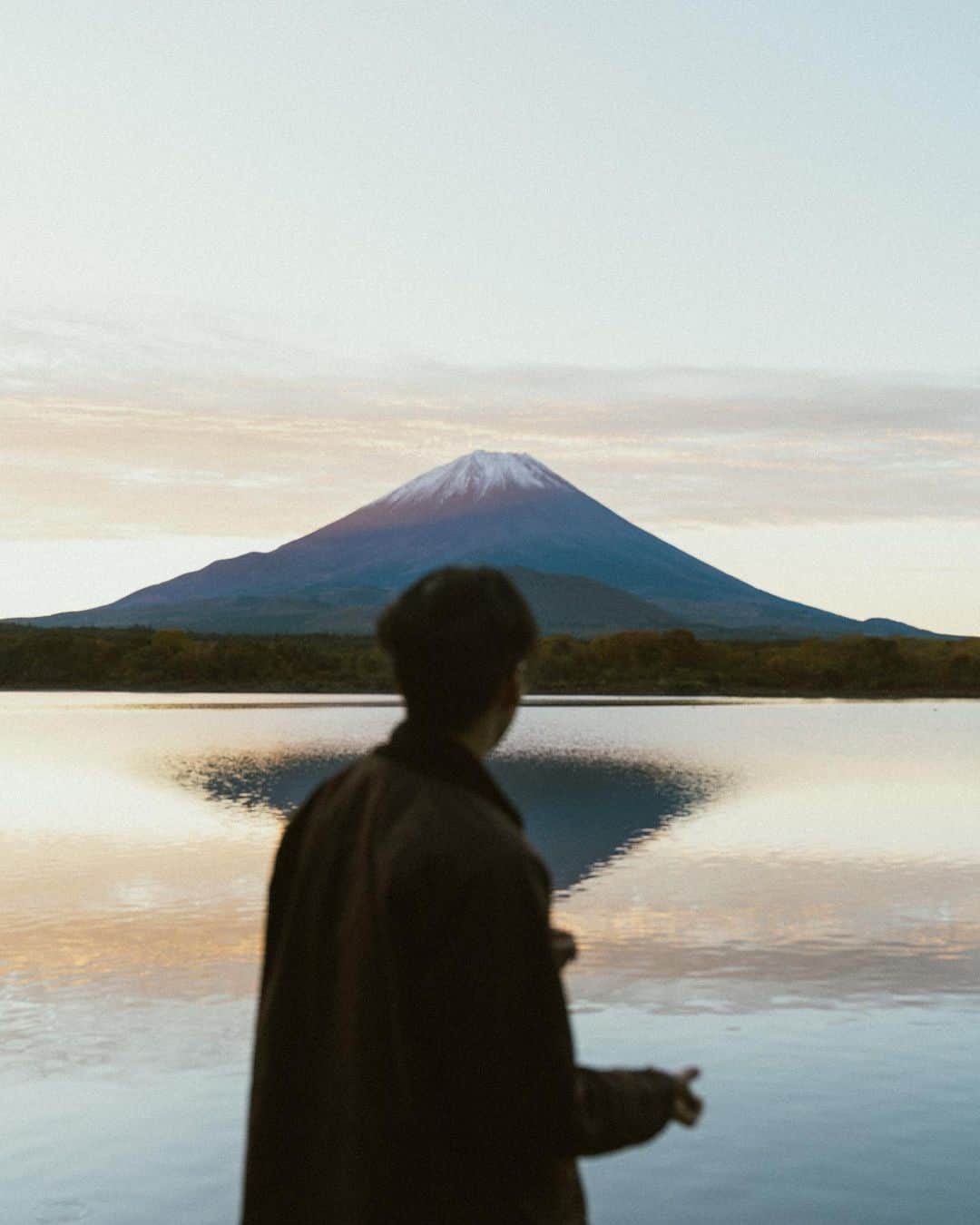 岩永徹也さんのインスタグラム写真 - (岩永徹也Instagram)「めっちゃ富士山ーーー！！  ありがとう11月！秋！そして富士山！🍁🗻🤝  📸 @underthesun_mag   #mtfuji #富士山 #かっけー」11月30日 18時29分 - iwanaga.bro