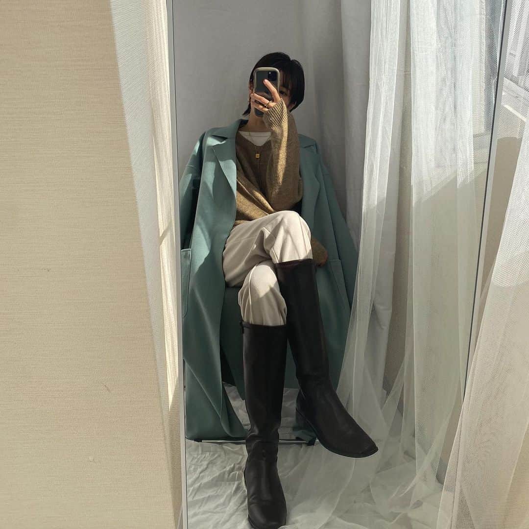 美生さんのインスタグラム写真 - (美生Instagram)「本格的にコートの出番♡﻿ ﻿ ﻿ いい色にいい光♡﻿ ﻿ ﻿ ﻿ ﻿ ﻿studio @room_nabi  ﻿ ﻿ #コート　#アウター」11月30日 18時39分 - miolly___