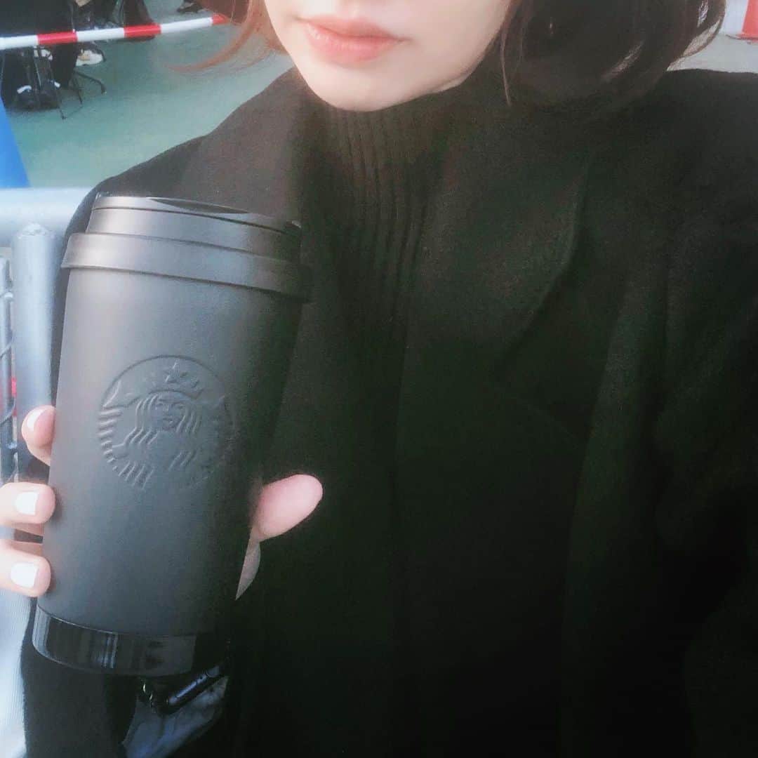 のインスタグラム：「HIROSHI FUJIWARA デザインのタンブラーかわいい🖤  #miyashitapark #shibuya #Starbucks #starbucksjapan  #hiroshifujiwara #카페투어　#카페」