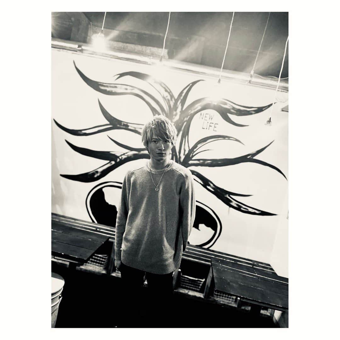 岡田鷹斗のインスタグラム：「モノクロ🔳🔲🔳🔲🔳 #nevagiveup #モノクロ #Instagram #白黒　#イケメン男子  #followｍe」