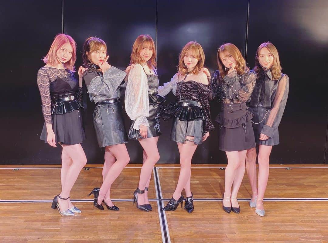 茂木忍のインスタグラム：「ユニット #SENSUALITY の劇場ライブ！ . セクシー大人ユニットでした💄」