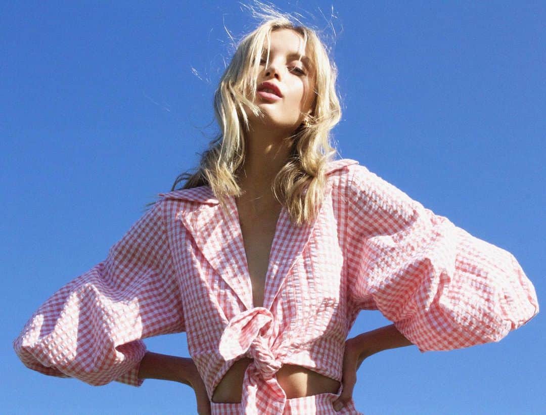 のインスタグラム：「GIRL, LIBERTY! Drop 2 arriving this week. Stay tuned 🍓 #aliceMcCALL」