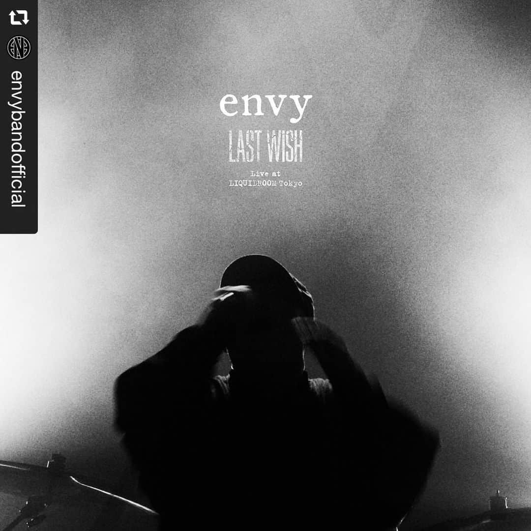 太田好治のインスタグラム：「envy / LAST WISH  #repost @envybandofficial   今年2/11に開催したワンマン公演を収めたライブアルバム『LAST WISH Live at Liquidroom Tokyo』を11/11にリリース致します。﻿ 収録曲より「Footsteps in the Distance」が先行配信開始されました。﻿ ﻿  2020年、2月にアルバムThe fallen crimson をリリースした後はヨーロッパ、アジア、北米とツアーをする予定だったけれど、その全てのスケジュールが叶わぬものになった。﻿ ﻿ これまでの作品以上に新アルバムはライブでの再現性を考えながら制作した作品であるが故に皆さんの前で演奏できない事はとても悲しい。﻿ ﻿ もちろん、この騒動が落ち着いた頃にはThe fallen crimson から多くの楽曲を選び演奏をしていくが、その頃には新しい何かが産まれている事も考えられる。﻿ ﻿ いつになるかわからないその日まで新鮮な気持ちを保つ事はなかなか難しい事だ。﻿ ﻿ そこでリリース直後の2／11に行った今年最初で最後となった東京単独公演をライブ盤としてリリースする事にした。﻿ ﻿ 当日はライブ盤をリリースする予定など無かった事もあり、無意識なありのままの演奏が収められてる。﻿ ﻿ どうせならと旧作からも何曲か選曲した。﻿ ﻿ ライブ感を大事にする為にもサポートメンバーの滝にミックスとマスタリングを依頼した。﻿ ﻿ 是非楽しんで頂きたい。﻿ ﻿ 皆さんの前で演奏する日が待ち遠しい。﻿ ﻿ ﻿ ーーーーーーーーーーーーーーーーーーー The live album "LAST WISH Live at Liquidroom Tokyo", which contains the solo-show held on February 11 this year, will be released.﻿ Footsteps in the Distance" has been released in advance.﻿ It will be released by Temporary Residence ltd(US)/Peragic Records(Europe)/Sonzai Records(Asia)﻿ ﻿ ﻿ We were planning to tour EU, North America and Asia after we released “The Fallen Crimson” in February 2020. However, all of this has vanished because of the current COVID-19 situation we are all facing.﻿ ﻿ “The Fallen Crimson” is an album which we imagined to play at live shows from writing process so it is sad that we cannot play it in front of you.﻿ ﻿ ﻿ Of course, once all of this calms down we will be playing songs from the new album but we might have more new songs afterwards as well. ﻿ ﻿ Not to forget such feeling and sharing it with everyone ASAP, we decided to release a Live recording of our 1st show after we released the album.﻿ ﻿ We were not assuming to release this Live recording so we are playing as we are and in a natural way, how we felt. We also included some old songs as well.﻿ ﻿ We wanted to keep the atmosphere and the vibe of the live show so we asked our support guitar player TAKI to do the mix and mastering.﻿ ﻿ We hope you enjoy and we hope to play in front of you soon. #envy #lastwish #liquidroom #pelagicrecords #temporaryresidenceltd @liquidroom_ebisu @pelagic_records @tempresltd」