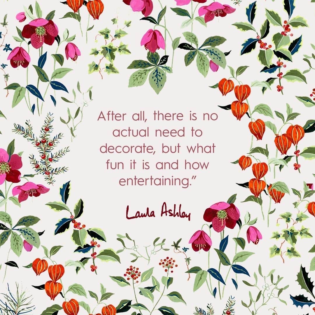 ローラアシュレイのインスタグラム：「“After all, there is no actual need to decorate…⁣ but what fun it is and how entertaining.”⁣ ⁣ - Laura Ashley⁣ ⁣ Have you spent the weekend decorating for Christmas?⁣ ⁣ #LauraAshleyLifestyle #BringingChristmasHome」