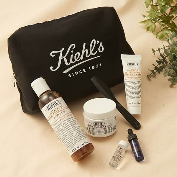 キールズ Kiehl's Japanさんのインスタグラム写真 - (キールズ Kiehl's JapanInstagram)「お客様に愛され続ける人気アイテム、 #クリームUFC と#カレンデュラトナー  が入った限定キットが #アットコスメビューティデー に登場✨ キールズのリサイクル活動から生まれたスパチュラとキールズオリジナルポーチ付きの限定キットは、現在予約受付中です。 明日20：00スタートの「#アットコスメビューティデー」では、キールズの全製品が20%ポイントバック対象になるほか、ここだけの限定アイテム発売も😉 是非チェックしてみて下さいね！ @kiehlsjp #kiehls #キールズ #スキンケア #ヘルシースキン #アポセカリー #ニューヨーク #NewYork #skincare」11月30日 19時04分 - kiehlsjp