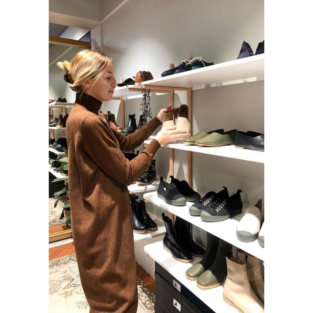 テーリポルキのインスタグラム：「Meet the Terhi Pölkki team 3/3 Tia, Store manager✨  How does your normal day at work look like?  ”My days at work vary a lot depending on the season we are living and if we have some special campaigns or events going on. I am responsible of our store and my days consist of serving the customers both face to face and via phone and email. I also handle most of our online orders. Sometimes I  also might be doing some magic at Photoshop or event catering.”  How do you relax?  ”I relax by going for a walk and watching the sea or beautiful architecture. I also love to spend time with my friends and cats.”  #TERHIPÖLKKI #terhipölkkistore #finnishdesign #meettheteam」