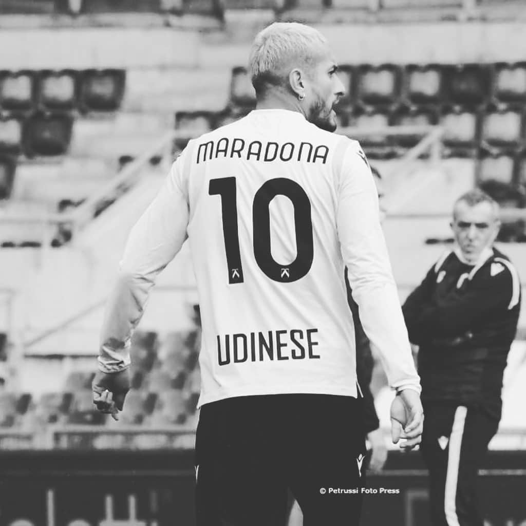 ロベルト・ペレイラのインスタグラム：「Siempre presente #d10s #❤️🙏🏾」