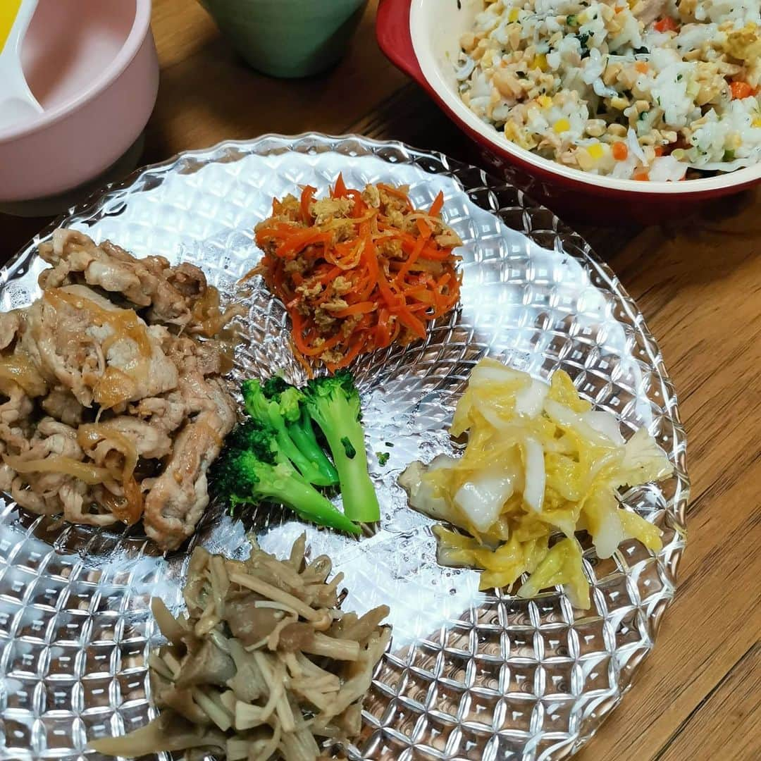 内田敦子さんのインスタグラム写真 - (内田敦子Instagram)「山盛りの米は娘っ子のご飯だよ 代謝良すぎて羨ましい♡笑  #糖質制限  #離乳食完了期  #おうちごはん」11月30日 19時22分 - atsuko_uchi_gohan