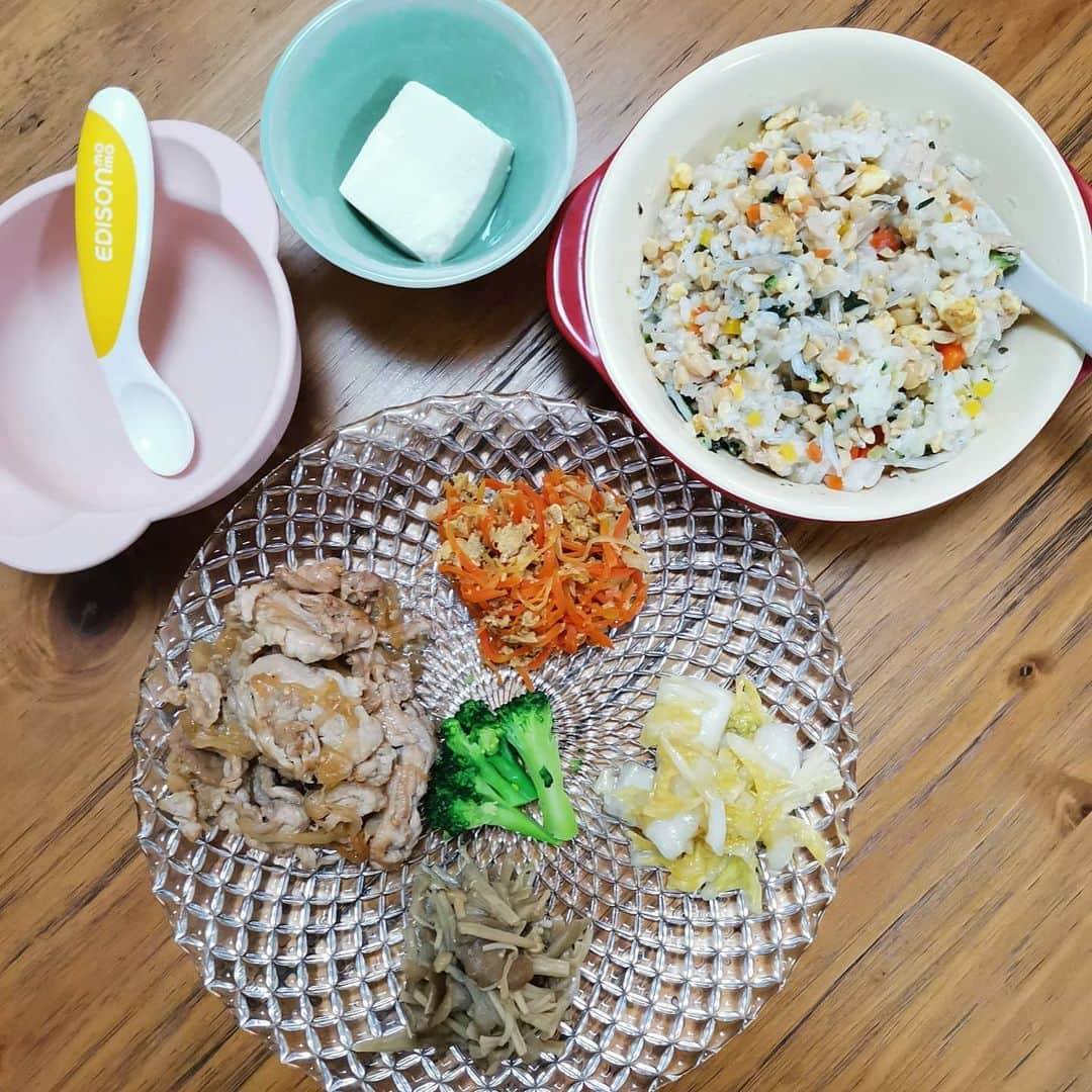 内田敦子のインスタグラム：「山盛りの米は娘っ子のご飯だよ 代謝良すぎて羨ましい♡笑  #糖質制限  #離乳食完了期  #おうちごはん」