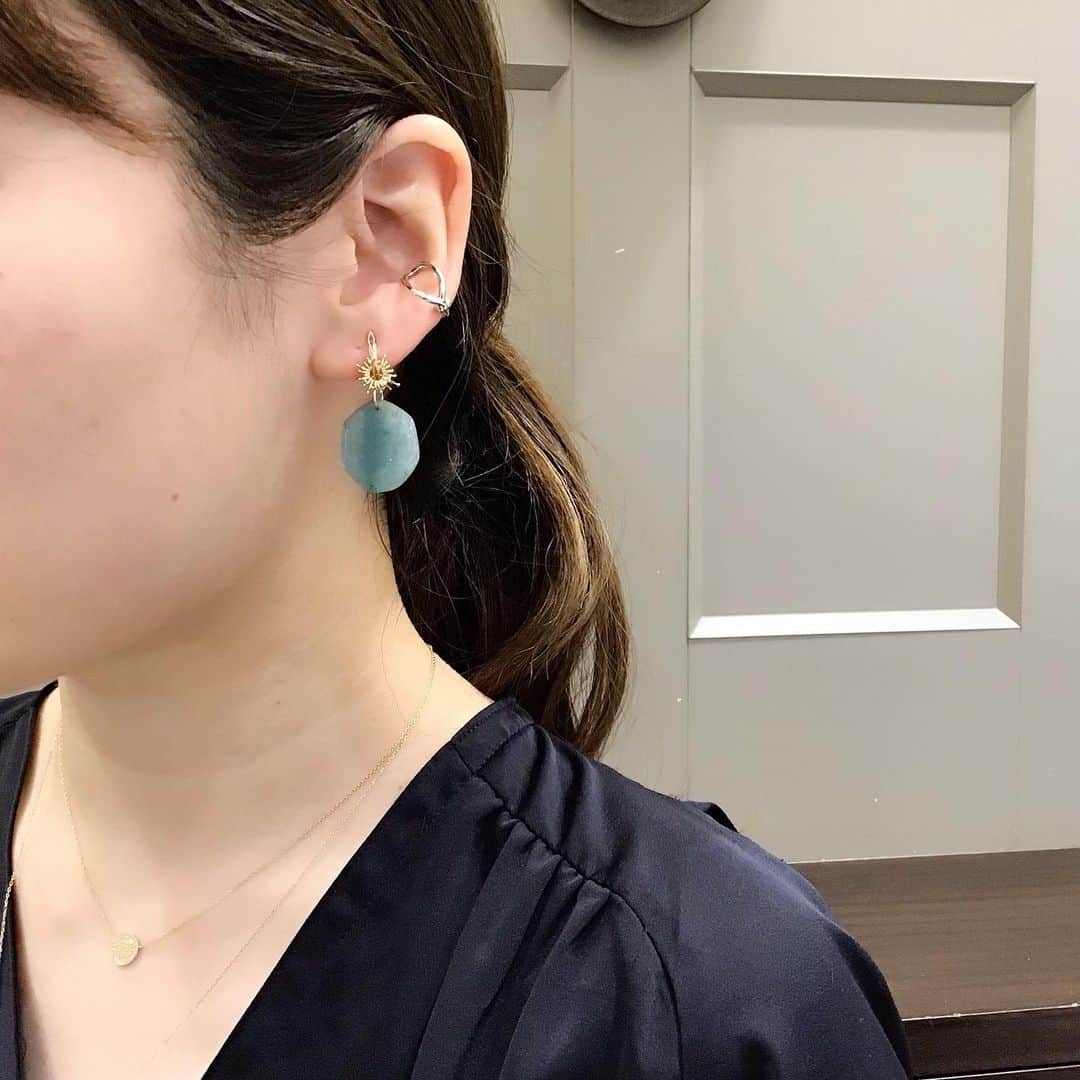 のインスタグラム：「.﻿ 【スタッフコーディネート_アガット 池袋東武】﻿ 自分だけの組み合わせを楽しむイヤードレス。﻿ お洋服のように、耳元をドレスアップしてみては？﻿ ﻿ ■東武百貨店 池袋店「アクセサリープラスポイントウィークス」﻿ 開催期間：12月3日(木) ～ 12月25日(金)﻿ 期間中、東武カードのご提示でお買い上げ額(税抜き)に対するポイント率が通常の3%プラス。また、TOBU POINTアプリのご提示で0.5％プラスに。﻿ ﻿ #agete #jewelry #accessory #necklace #piercedearrings #charm #winter #collection #newarrivals #アガット #ジュエリー #アクセサリー #ネックレス #ピアス #チャーム #冬 #コレクション #新作 #池袋東武」