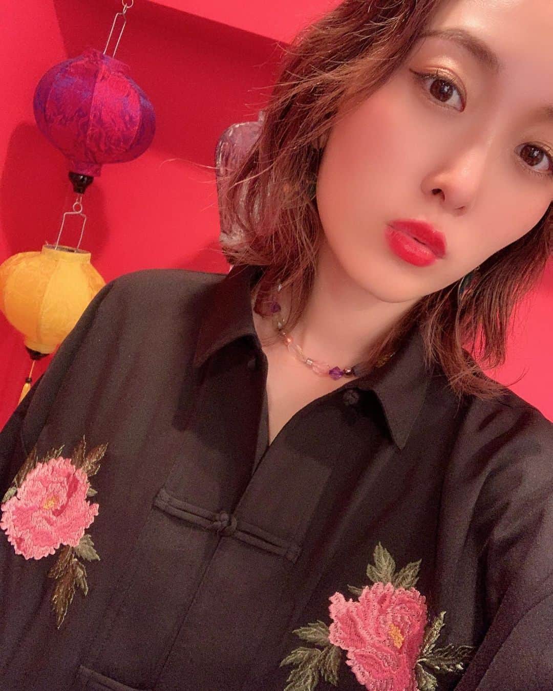 くまみきのインスタグラム：「部屋と服が合いすぎた日🐼🧡﻿ ﻿ @jouetie_official ﻿ ﻿ #ootd #fashion #jouetie #チャイナシャツ」