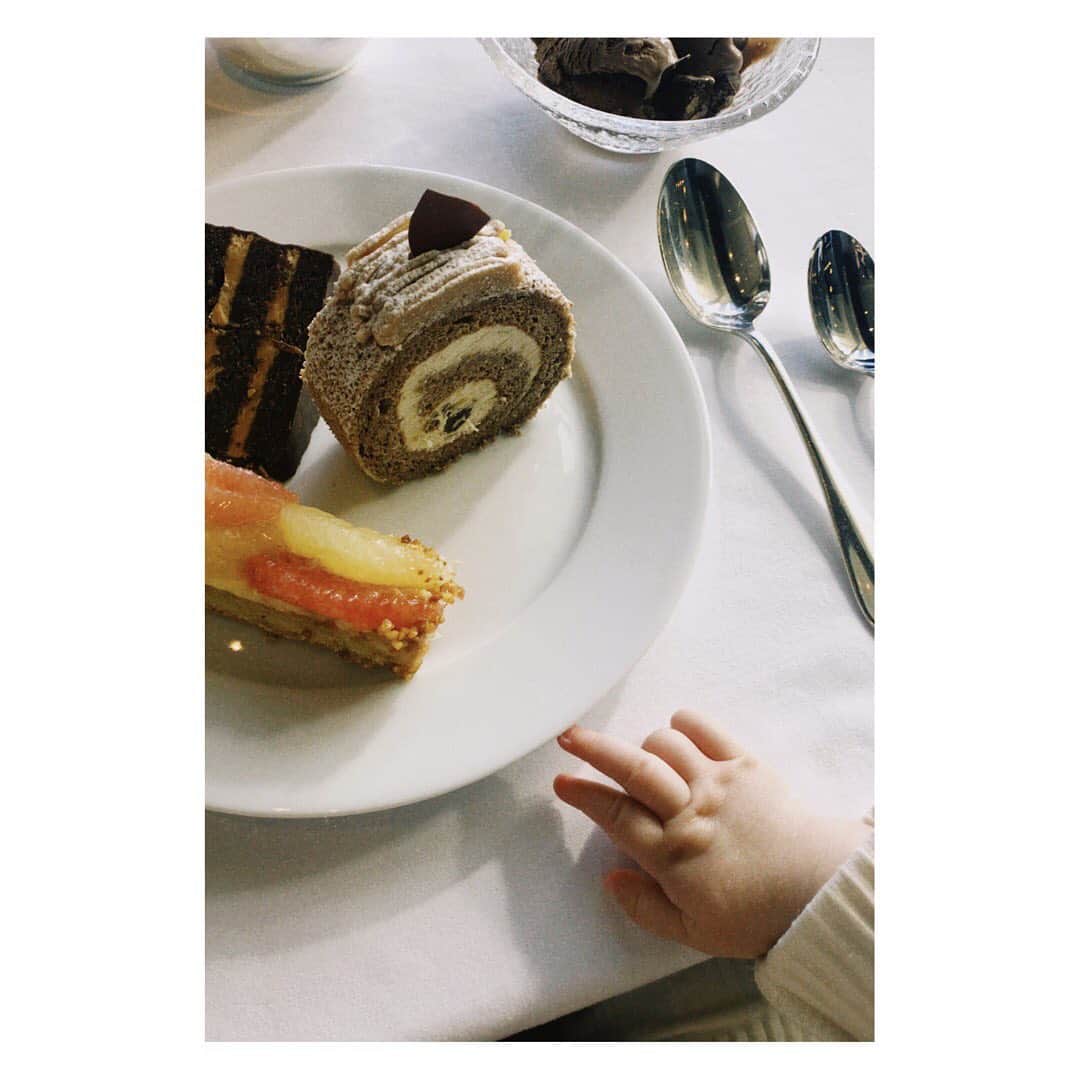 野尻美穂のインスタグラム：「大好きNYグリル🍽 ひなたさん初めての52階へ🏙☺️  こーゆう場所に着てく服、waiは品もあるからちょうどいい☺️  #NYグリル #wai_ships」