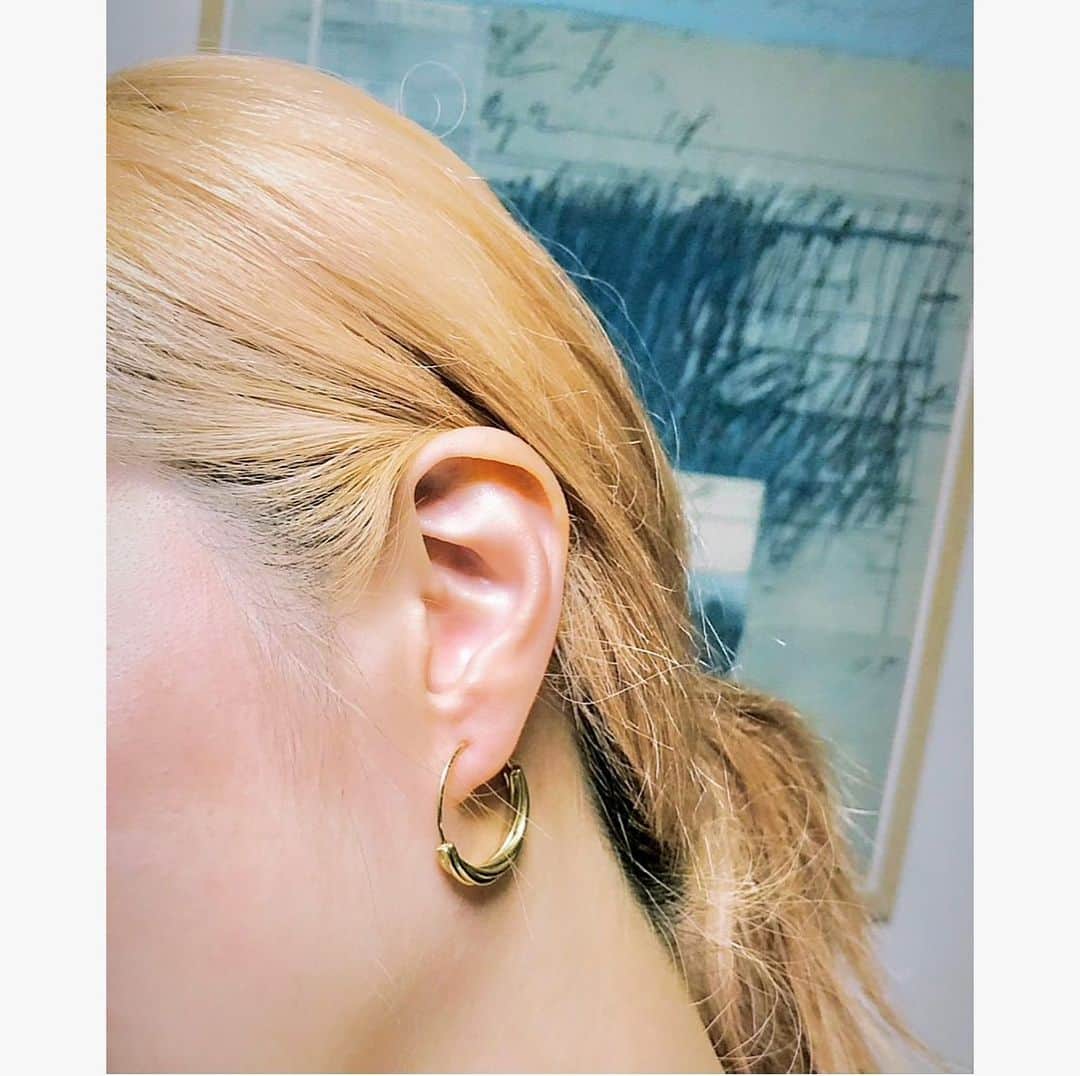 永瀬沙世のインスタグラム：「my Pierce. ❇︎✴︎✳︎  @mariablackjewellery」