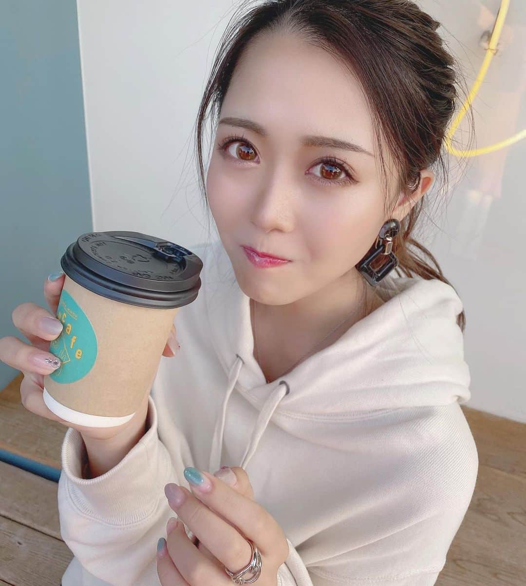 のインスタグラム：「10月11月は ほんっっっとに色んなことがあったなあ〜😇 良いことも悲しいことも楽しいことも辛いことも。 12月どう過ごすかで きっと来年1年が全然違うから 今月もやりたい事のために やるべき事を一生懸命頑張ります🙃✌︎ ワクワクするなあ〜〜〜🔥 #happygram」