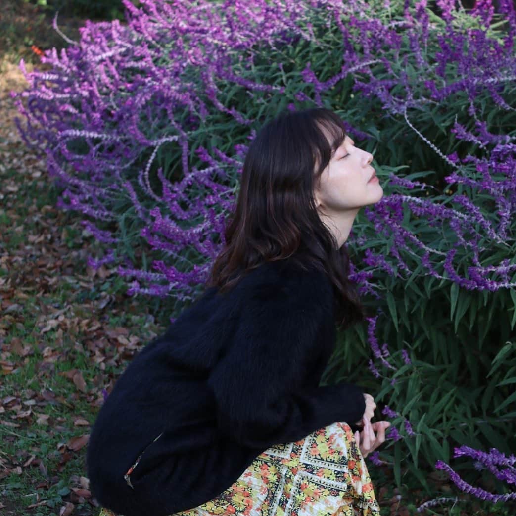 小橋めぐみのインスタグラム：「今夜は満月なので、 月光浴しましょ🌙」
