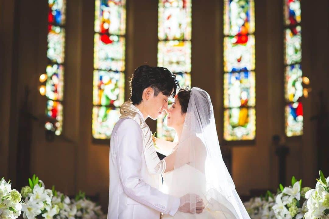 アンジェローブ 名古屋 結婚式場さんのインスタグラム写真 - (アンジェローブ 名古屋 結婚式場Instagram)「. @weddingisland_angerobe をフォローして. 『 #アンジェローブ 』のタグで. お写真を投稿してくださいね＊*. . ——————————. .  リゾートも大聖堂も どっちでも写真が撮れるのは アンジェローブだけ。  . ——————————. . -アンジェローブの公式HPをcheck＊* http://www.angerobe.co.jp/sp/ -ブライダルフェアの予約はコチラから♪ http://www.angerobe.co.jp/sp/fair/ . ——————————. . ぜひ『 #アンジェローブ 』のハッシュタグで. ウェディングの写真を投稿してくださいね＊*. ステキなお写真はこちらのアカウントで. リグラムさせていただきます♪. . また『#アンジェローブ』のハッシュタグで. 投稿していただいた#アンジェ嫁 様は. 必ずフォローさせて頂きます💕  プレ花嫁さんも卒花嫁さんも. ずーっと繋がっていきましょう💕 ——————————. . #新郎新婦 #結婚式写真 #wedding  #weddingdress  #ウェディングドレス #tuxedo  #タキシード #ステンドグラス #プレ花嫁 #かわいい #結婚式準備 #卒花 #東海プレ花嫁 #名古屋プレ花嫁 #大聖堂 #名古屋大聖堂 #名古屋結婚式場 #婚約 #プロポーズ #港区 #金城ふ頭 #式場迷子 #海外挙式 #国内リゾート婚 #結婚式どうしよう」11月30日 19時50分 - weddingisland_angerobe