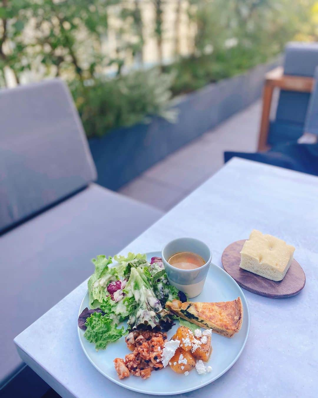 一ノ瀬恋さんのインスタグラム写真 - (一ノ瀬恋Instagram)「🖤🖤🖤  上から下までBLACK🖤 🖤🖤🖤 . . Opusでランチ🍴 少し寒かったけどテラスで❤ 天気がいいとテラスで食べたくなっちゃう🤤❤️ . . もうアウターがないと外出れないなあ😫💦  🧥 @flavia.selectshop  シンプルスタイリッシュトレンチコート💕 形がめっちゃよくて気に入った💕 . . #銀座ランチ #パスタランチ #テラスランチ #ファッション #コーディネート#冬コーデ #ママコーデ #30代ファッション #大人女子 #ママスタグラム #ママライフ #令和2年ベビー #男の子のママ #新米ママ #ootd #fashion #Cordie #flavia」11月30日 19時54分 - mayu19900323