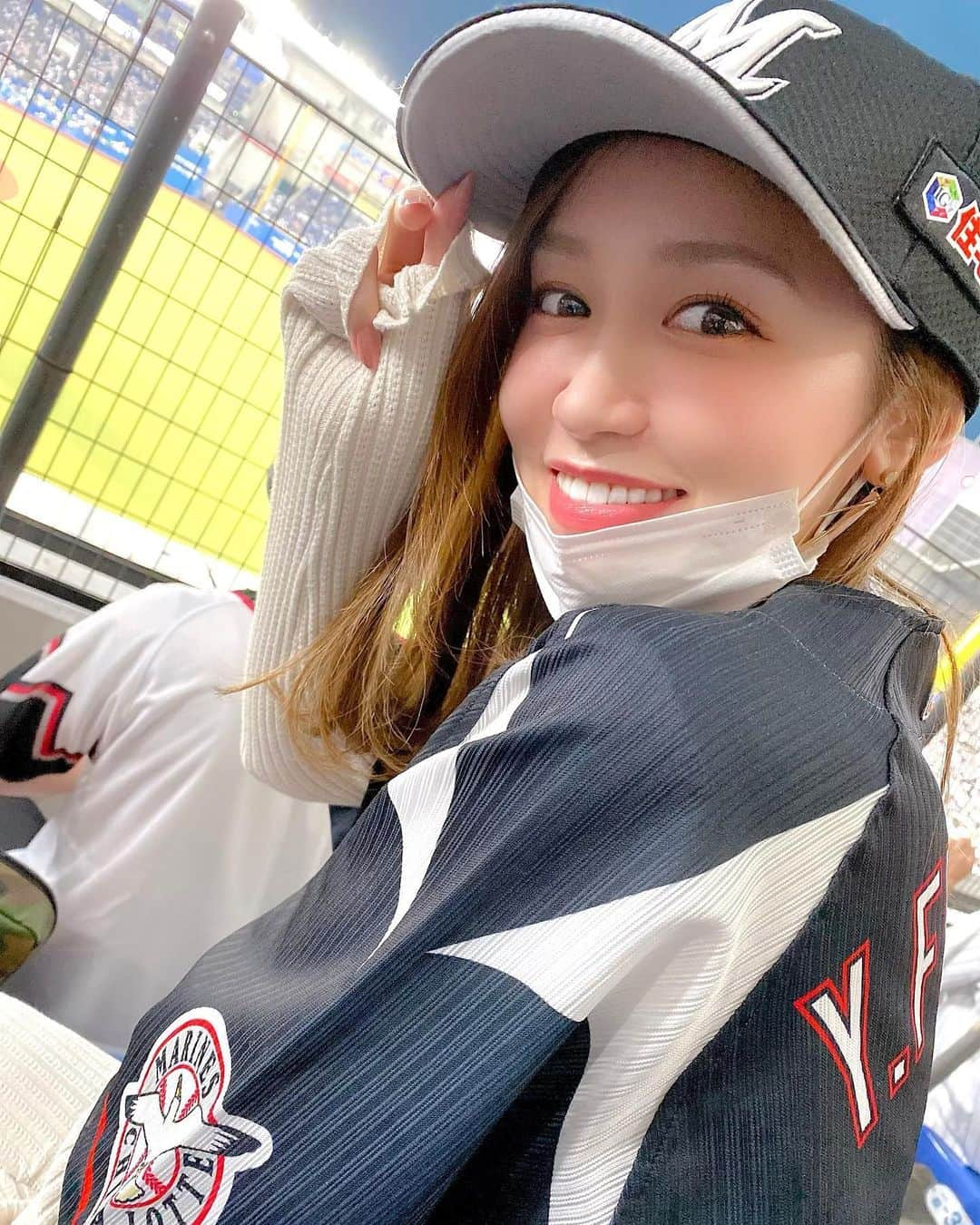 伊藤千凪海のインスタグラム：「いつかのZOZOマリンスタジアム⚾️﻿ ﻿ ﻿ 初めて行った😋﻿ 風気持ちよかったよ〜〜〜﻿ 海近いから海の匂いがしましたね💓💓💓😋﻿ ﻿ ﻿ ﻿ ﻿ #ZOZOマリンスタジアム #千葉ロッテ﻿ #千葉ロッテマリーンズ #幕張 #野球﻿ #baseball #marines #chibalotte﻿ #プロ野球 vs #埼玉西武ライオンズ #⚾️」