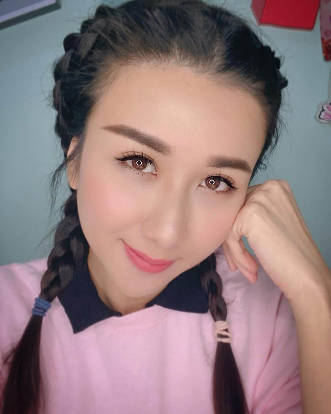 Chloe Yuenさんのインスタグラム写真 - (Chloe YuenInstagram)「Some people like hair braids,  some people don’t, what do you think?  Like or nah?   今晚8:30 #駕到去歐洲 #J2  #naturaleyes#nocontactlensestoday #perfectlighting✨#issoimportant#lightsonmeplease」11月30日 20時07分 - yuenyeechloe