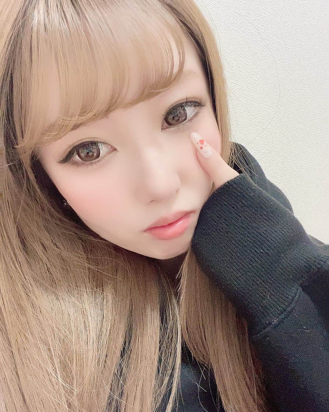 ゆんのインスタグラム：「💅 . ネイル変えた〜💖 . 今日は22時出勤🏃‍♀️ .  #ガーデン #ガーデン川崎 #川崎 #横浜 #新宿 #歌舞伎町#六本木 #銀座 #名古屋 #ミナミ #北新地 #神奈川 #すすきの #キャバクラ #キャバ嬢 #ガールズバー #シャンパン  #水商売 #夜職 #キャバ嬢メイク #キャバ嬢ヘアメイク #キャバドレス #ドレス #いいね返し  #ポケパラ #ポケパラ関東」