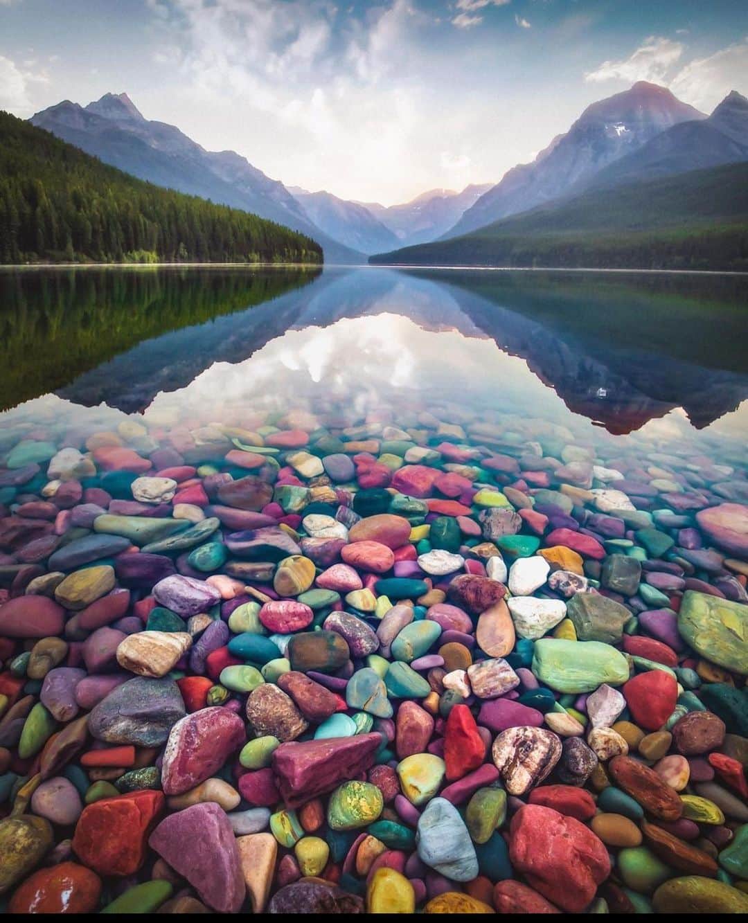Canon Photographyさんのインスタグラム写真 - (Canon PhotographyInstagram)「The Incredible Lake Mcdonald  Photography // @davidmrule  Curated by @henry.nathan  #lake #glacier #landscape #colourful #montana」11月30日 20時08分 - cpcollectives
