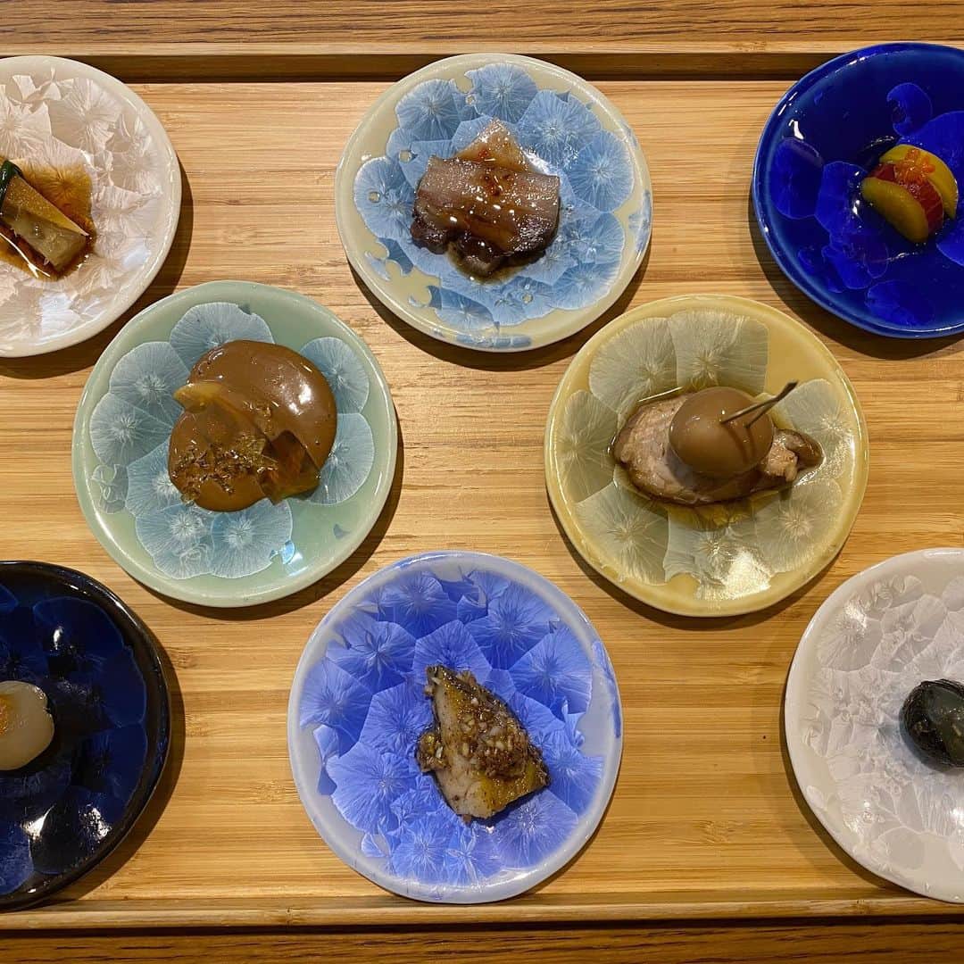 "TERIYAKI" テリヤキ編集部さんのインスタグラム写真 - ("TERIYAKI" テリヤキ編集部Instagram)「. 【中国菜火ノ鳥】 📍大阪  北浜  大阪・北浜にある予約困難店中国菜火ノ鳥。  今の時期といえば、上海蟹が一番美味しい季節。 蟹づくしのコースでは、なんとすべての料理に上海蟹が使用されています。 月毎に変わるメニューも毎度新たな感動を与えてくれます。 繊細で一つ一つ丁寧に作られた逸品の数々に大満足となること間違いなしです！  TERIYAKI美食倶楽部では、なかなか予約の取れないお店や、紹介性・会員制のお店にて、月20-30回オフ会を開催しています！ 食べるのが大好きな人、高級店や予約困難店に一緒にいく人を探している人など必見です！  #中国菜火ノ鳥 #火ノ鳥」11月30日 20時11分 - teriyaki_jp