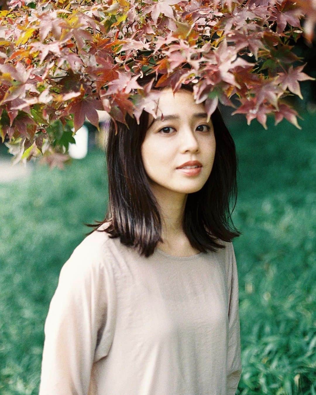 江藤百香のインスタグラム：「🍁🎞🤎 pc @hi_7sunny」
