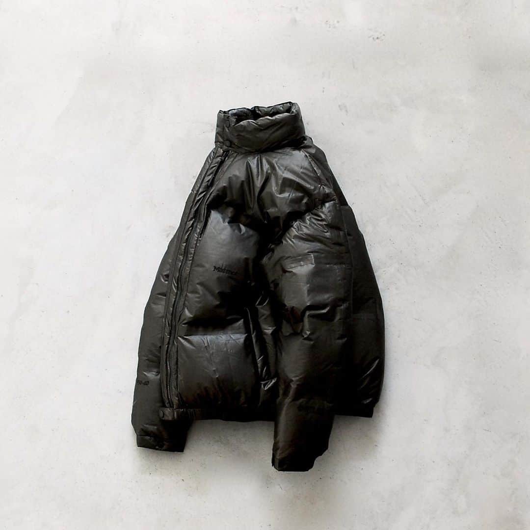 のインスタグラム：「_ ［#10倍ポイント開催中！］ VAINL ARCHIVE × MARMOT / ヴァイナル アーカイブ× マーモット "PUFF JACKET" ¥86,900- _ 〈online store / @digital_mountain〉 https://www.digital-mountain.net/shopdetail/000000012737/ _ 【オンラインストア#DigitalMountain へのご注文】 *24時間受付 *15時までご注文で即日発送 *1万円以上ご購入で送料無料 tel：084-973-8204 _ We can send your order overseas. Accepted payment method is by PayPal or credit card only. (AMEX is not accepted)  Ordering procedure details can be found here. >>http://www.digital-mountain.net/html/page56.html  _ #VAINLARCHIVE #ヴァイナルアーカイブ _ 本店：#WonderMountain  blog>> http://wm.digital-mountain.info _ 〒720-0044  広島県福山市笠岡町4-18  JR 「#福山駅」より徒歩10分 #ワンダーマウンテン #japan #hiroshima #福山 #福山市 #尾道 #倉敷 #鞆の浦 近く _ 系列店：@hacbywondermountain _」
