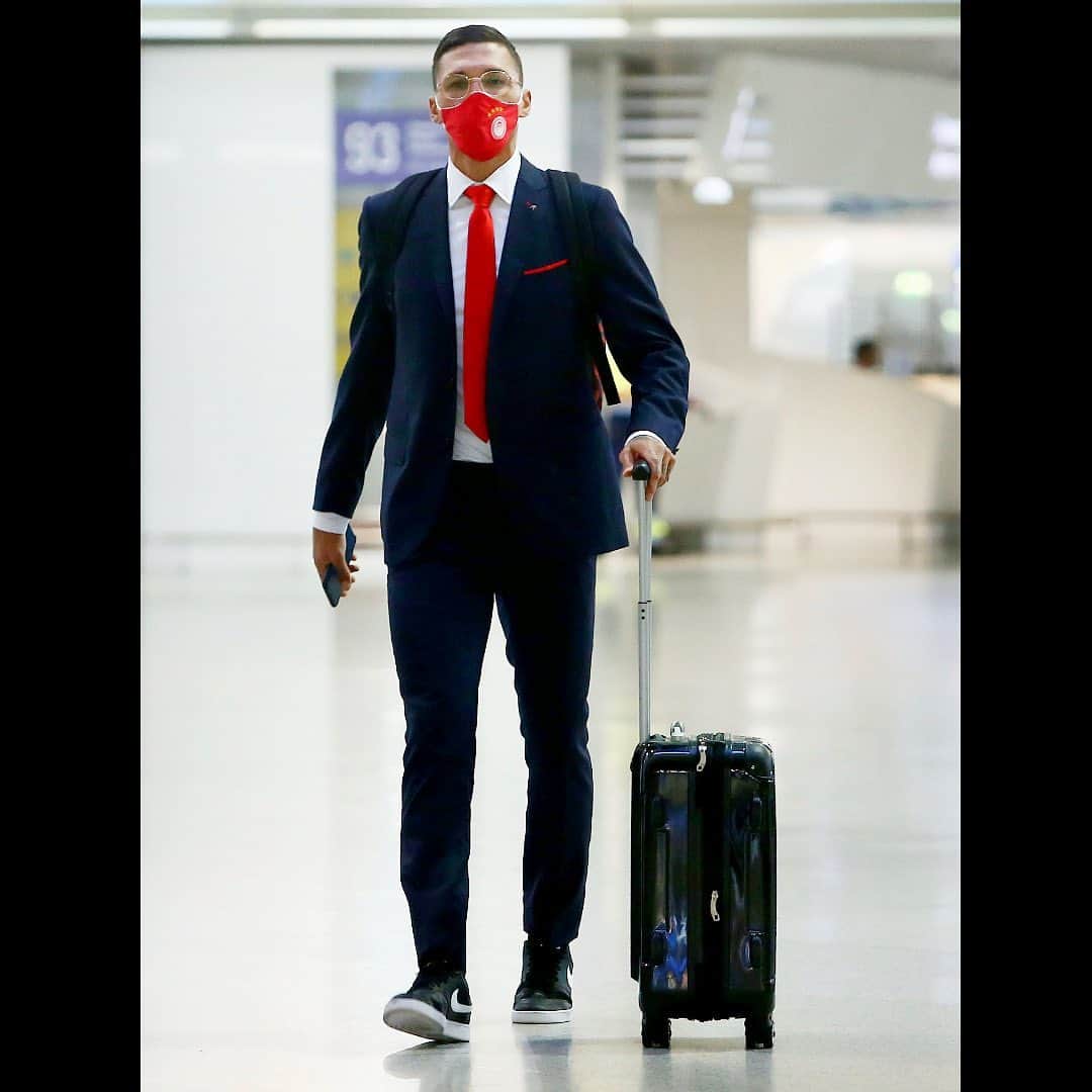 ヨゼ・ホレバスのインスタグラム：「🛫🇫🇷  #championsleague #ucl #olympiakos」