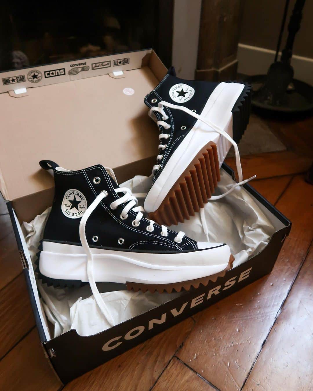 ASOSさんのインスタグラム写真 - (ASOSInstagram)「Winter creps ✅@asos_syana [she/her] knows there's nothing better than box fresh Converse [1666108] 👟  UP TO 70% OFF EVERYTHING. It's our BIGGEST. DEAL. EVER. Last year's Black Friday is livid... (Ts&Cs apply)」11月30日 20時30分 - asos